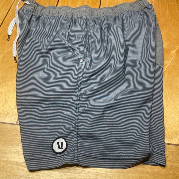 Vuori Kore Lined Shorts Green/Gray Striped with 7 inch Inseam - Picture 11 of 15